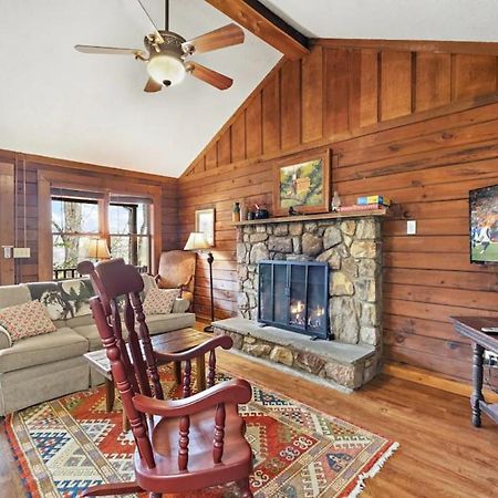 Log Cabin On Peaceful River 布洛英罗克山 外观 照片