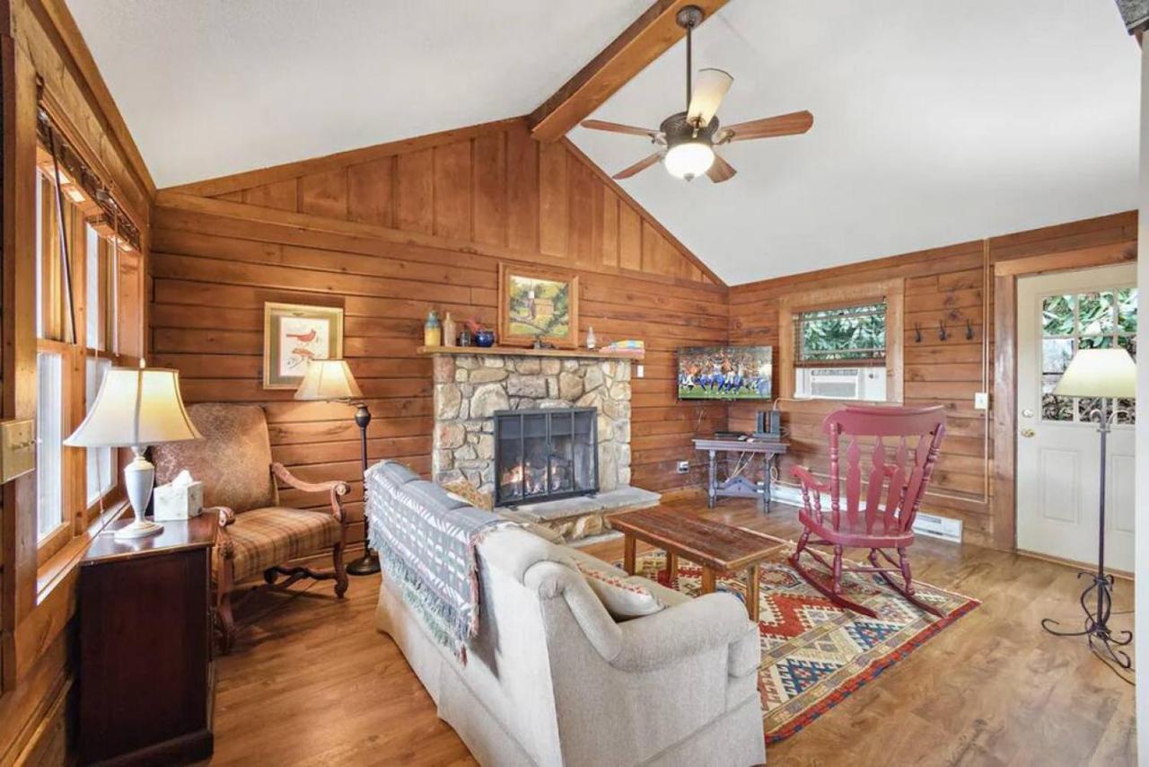 Log Cabin On Peaceful River 布洛英罗克山 外观 照片