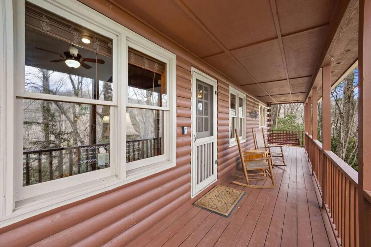 Log Cabin On Peaceful River 布洛英罗克山 外观 照片