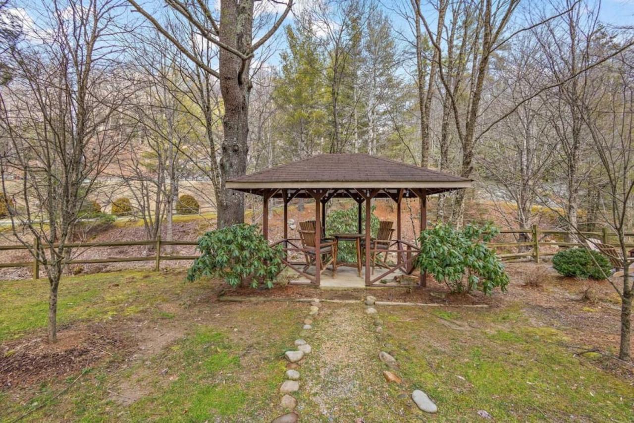 Log Cabin On Peaceful River 布洛英罗克山 外观 照片