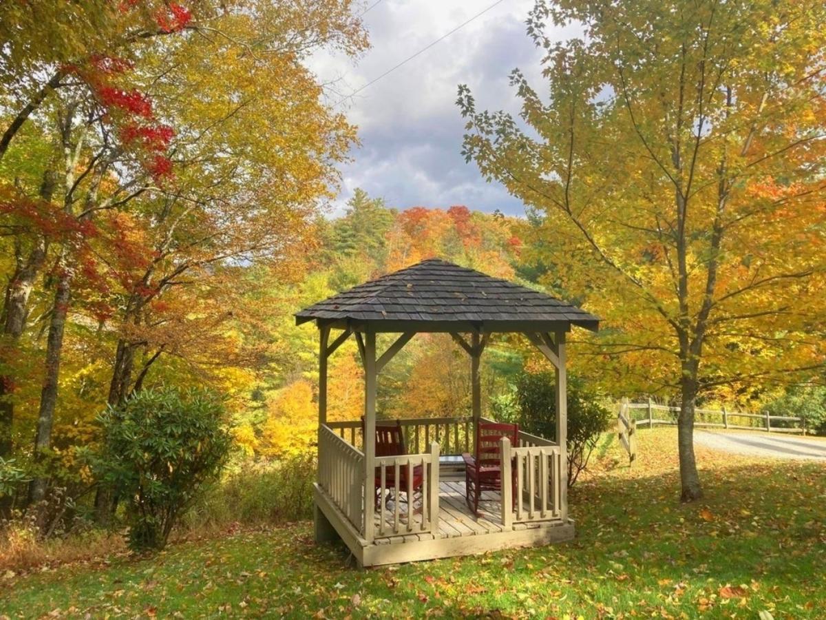 Log Cabin On Peaceful River 布洛英罗克山 外观 照片
