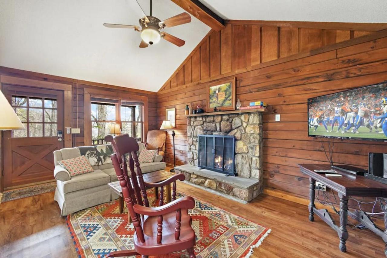 Log Cabin On Peaceful River 布洛英罗克山 外观 照片